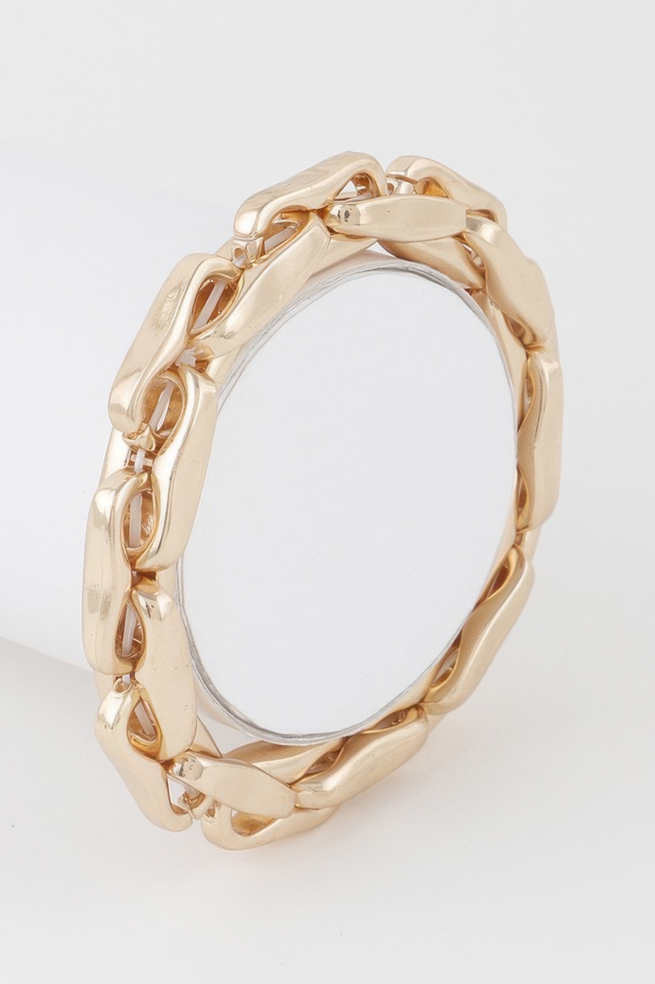 Elevate Your Style with the Hammered Link Chain Bracelet