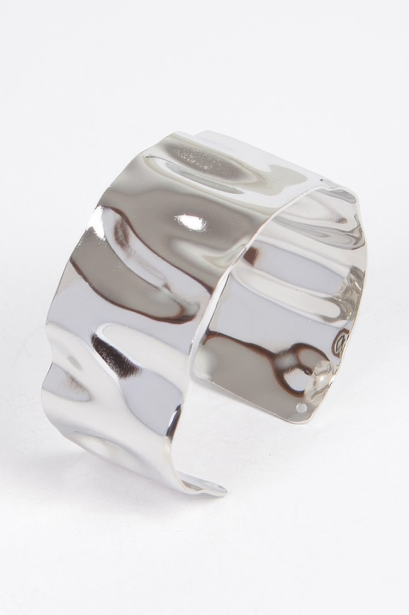 Stylish Metal Cuff Bracelet in Silver/Gold
